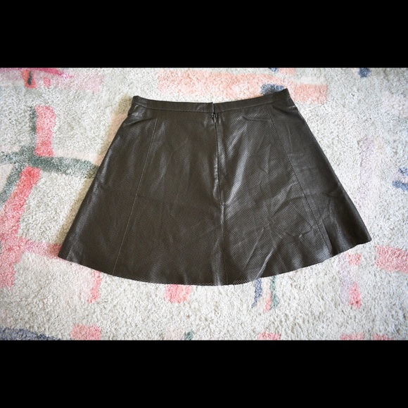 LOVE LEATHER *NWT* Leather Skirt - Picture 4 of 7